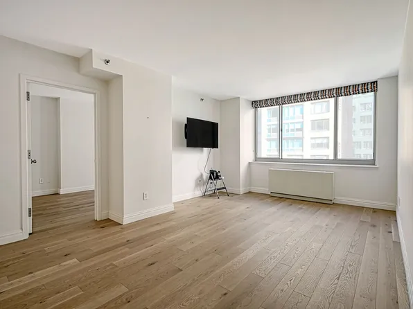 520 West 23rd Street image 10 of 11