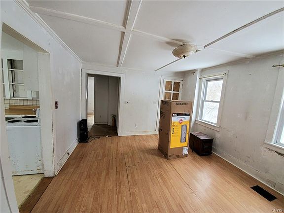 5th image of 335 E Joseph St