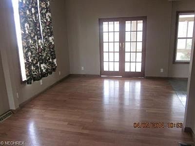 3rd image of 7031 Oak Tree Dr