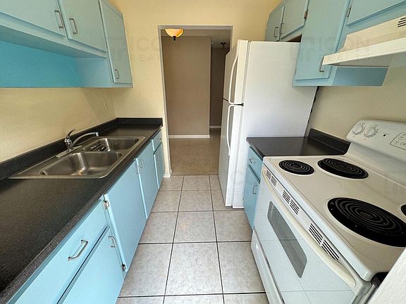 3rd image of 403 NW 25th St APT 5