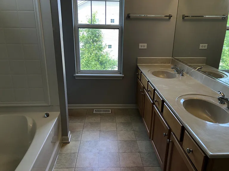 349 N Commerce St — Photo 26