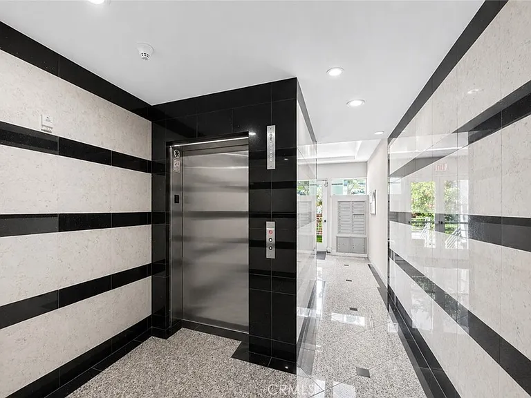 401 N Serrano #Penthouse 3 — Photo 22