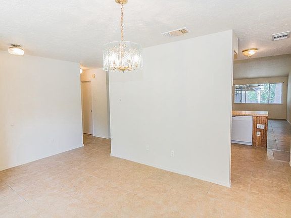 4th image of 20018 Crazy Horse Circle Dr