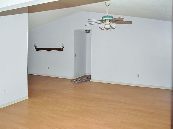 2nd image of 209 SW Kestor Dr