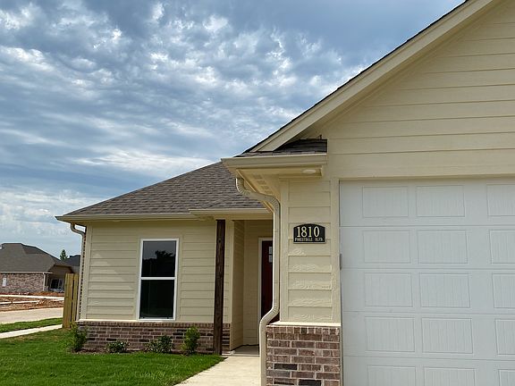 3rd image of 1810 Forestdale Blvd