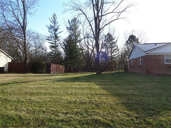 3rd image of 8045 Crest Hill Dr