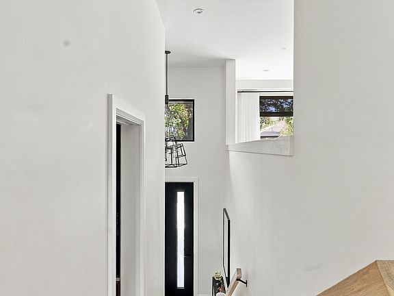 4th image of 57 Roseneath Gdns
