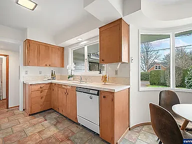 1950 SW Whiteside Dr — Photo 11