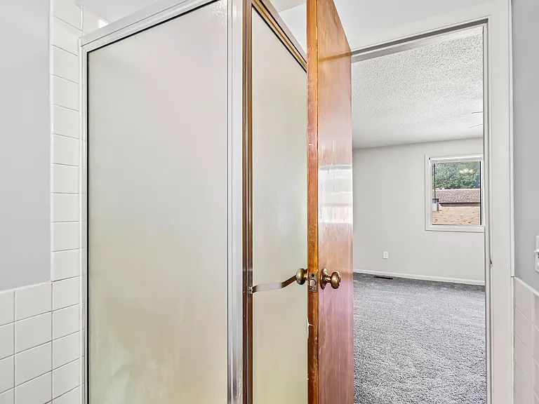 Heatherstone Apartments — Photo 11