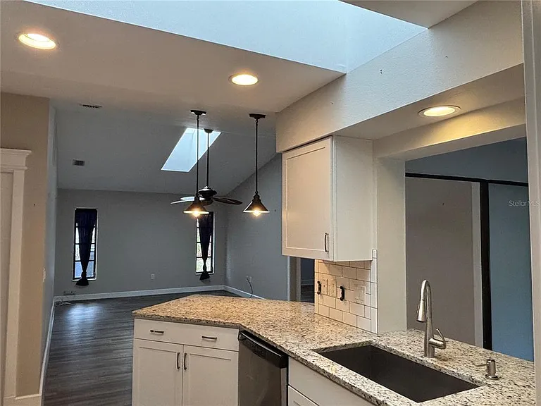 10123 Bay Ave — Photo 15