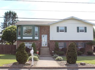 21 Rowe St, Hanover Township, PA 18706