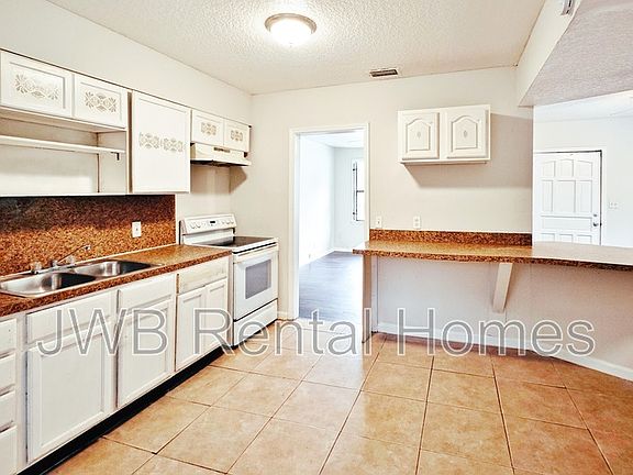 2nd image of 1905 Prospect St W