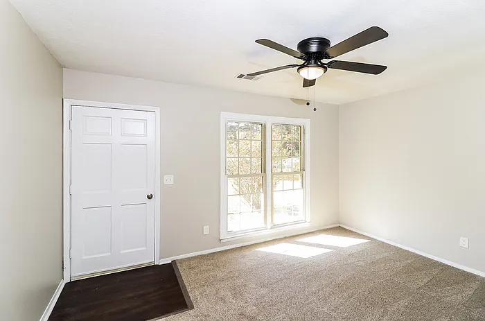 3 bed, 1.5 bath, 1342 sqft, $1,495 — Photo 3