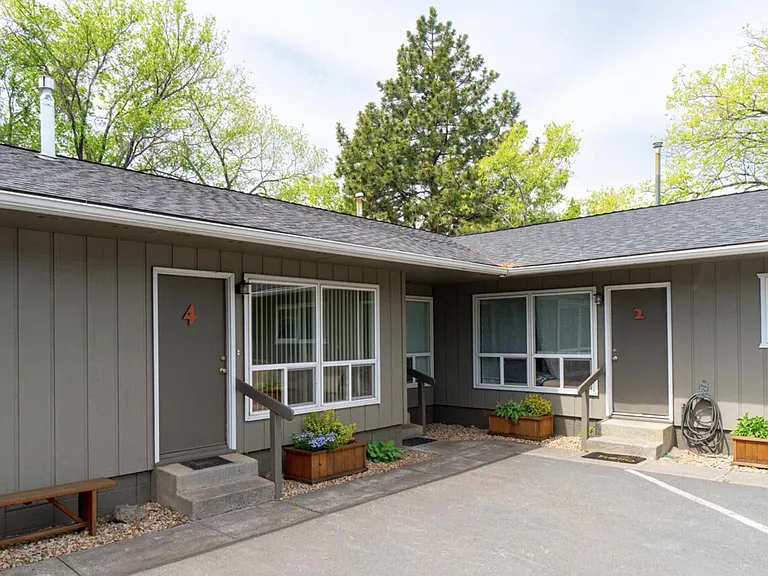 475 NE Underwood Ave — Photo 3