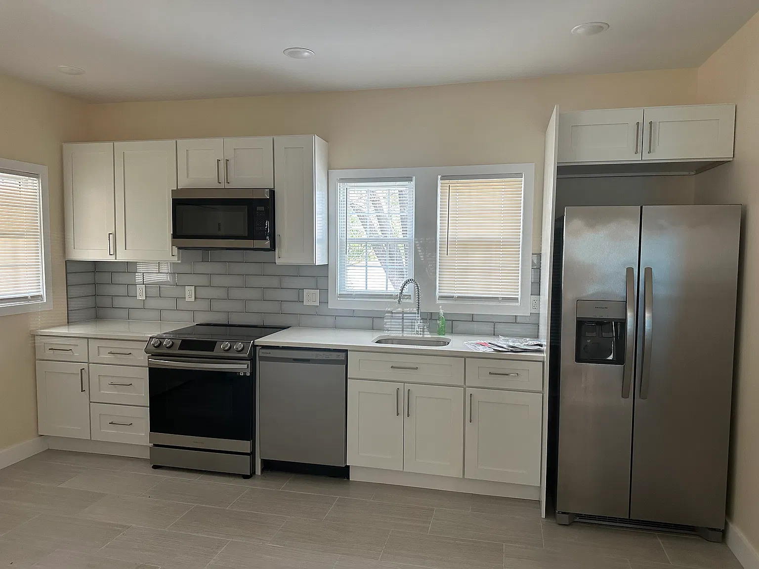 3 bed, 2088 sqft, $2,400 — Photo 4