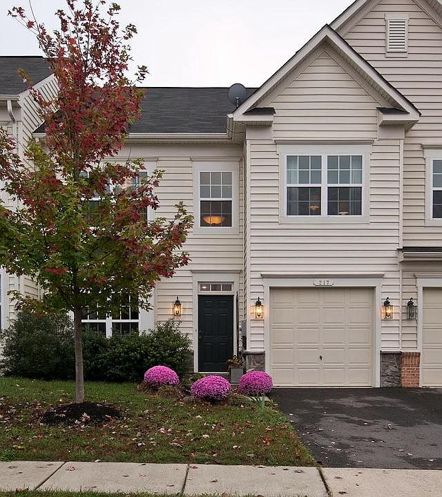1st image of 217 Kintyre Ln