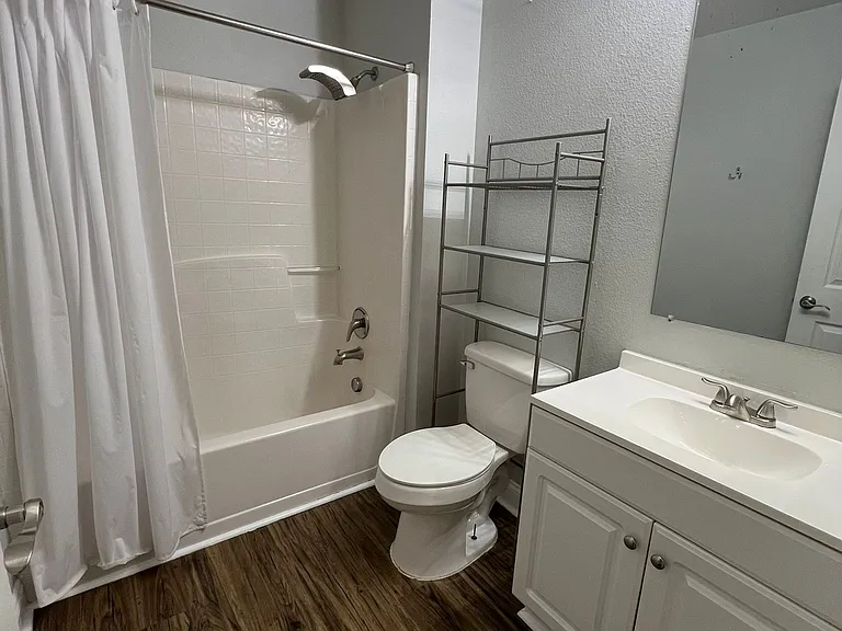 1041 Mayflower Ave — Photo 4