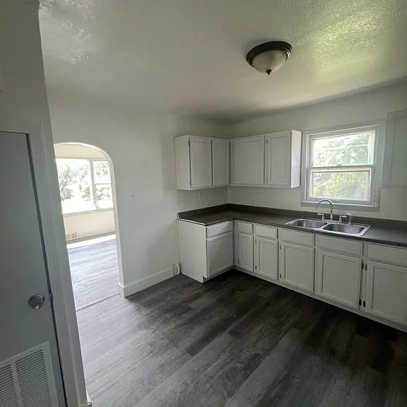 856 Walnut St — Photo 1