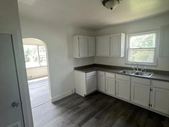 856 Walnut St, Leavenworth, KS 66048