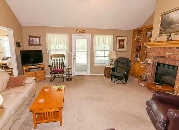 3rd image of 855 Myers Dr