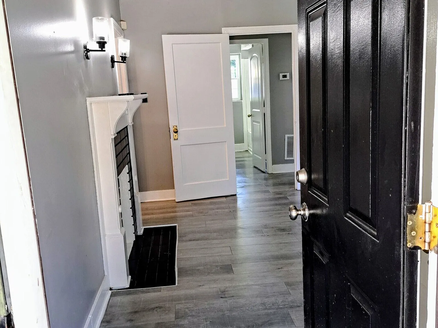 2 bed, 1.0 bath, 1310 sqft, $2,000 — Photo 3