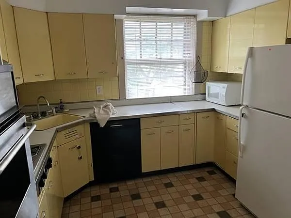 5500 N Lakewood Ave #2 — Photo 6