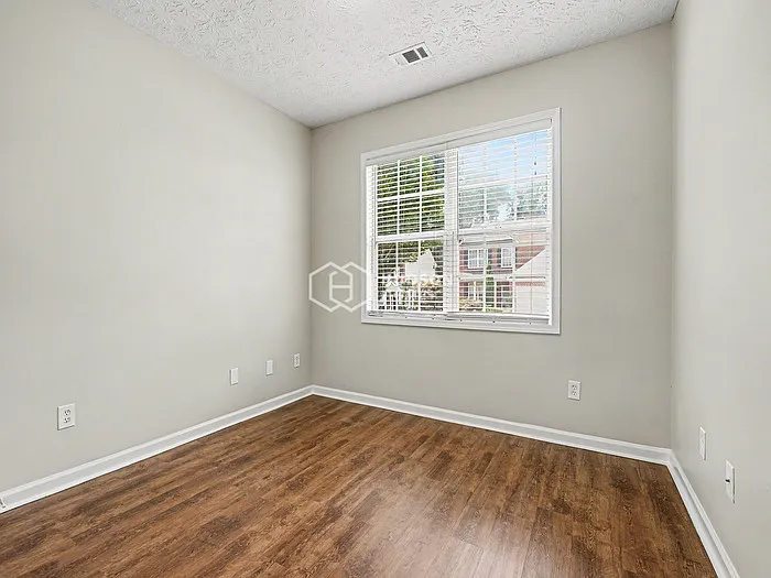 1060 Clairidge Ln — Photo 14
