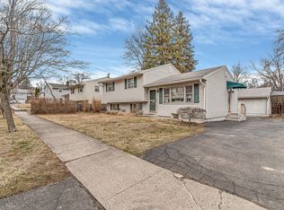 205 Oakwood Dr, Fairfield, CT 06824