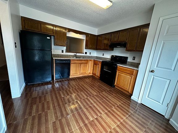 3rd image of 371 D E Montcastle Dr