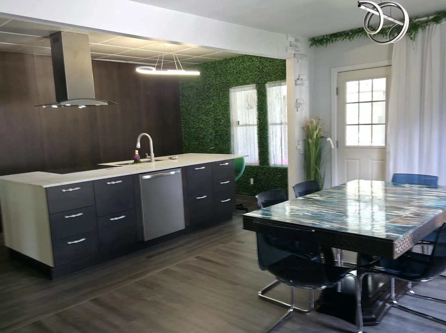 3 bed, 1.5 bath, 1426 sqft, $2,000 — Photo 2