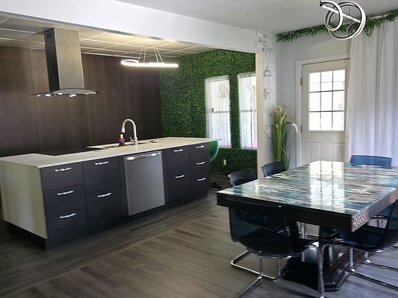 2nd image of 10 Hobbs St #10