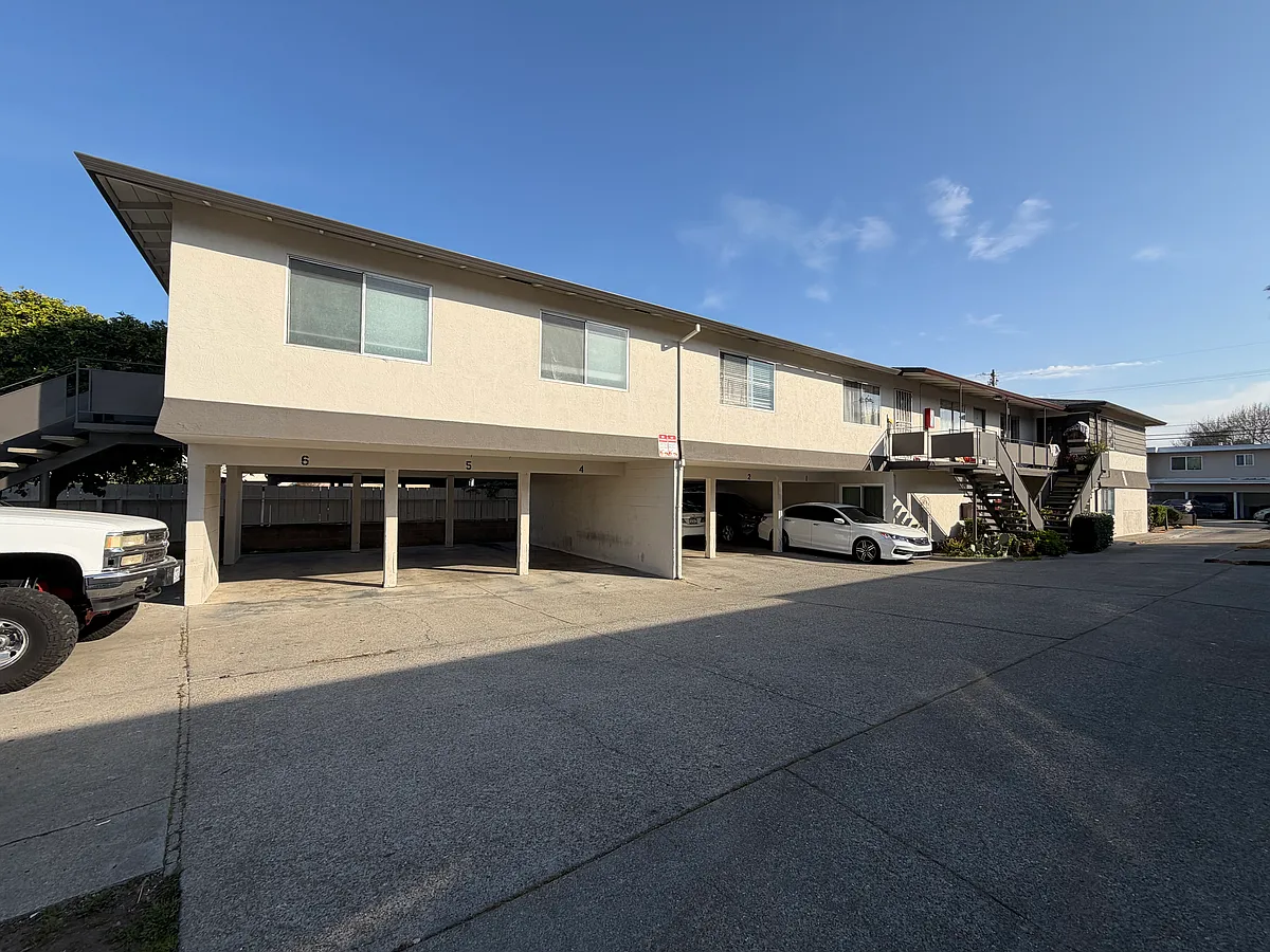 Building Photo - 21857 Thelma St #6