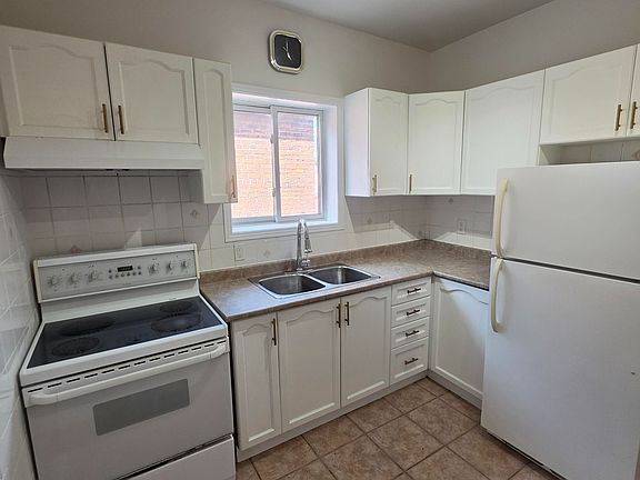 2nd image of 359 Barton St E Floor 2