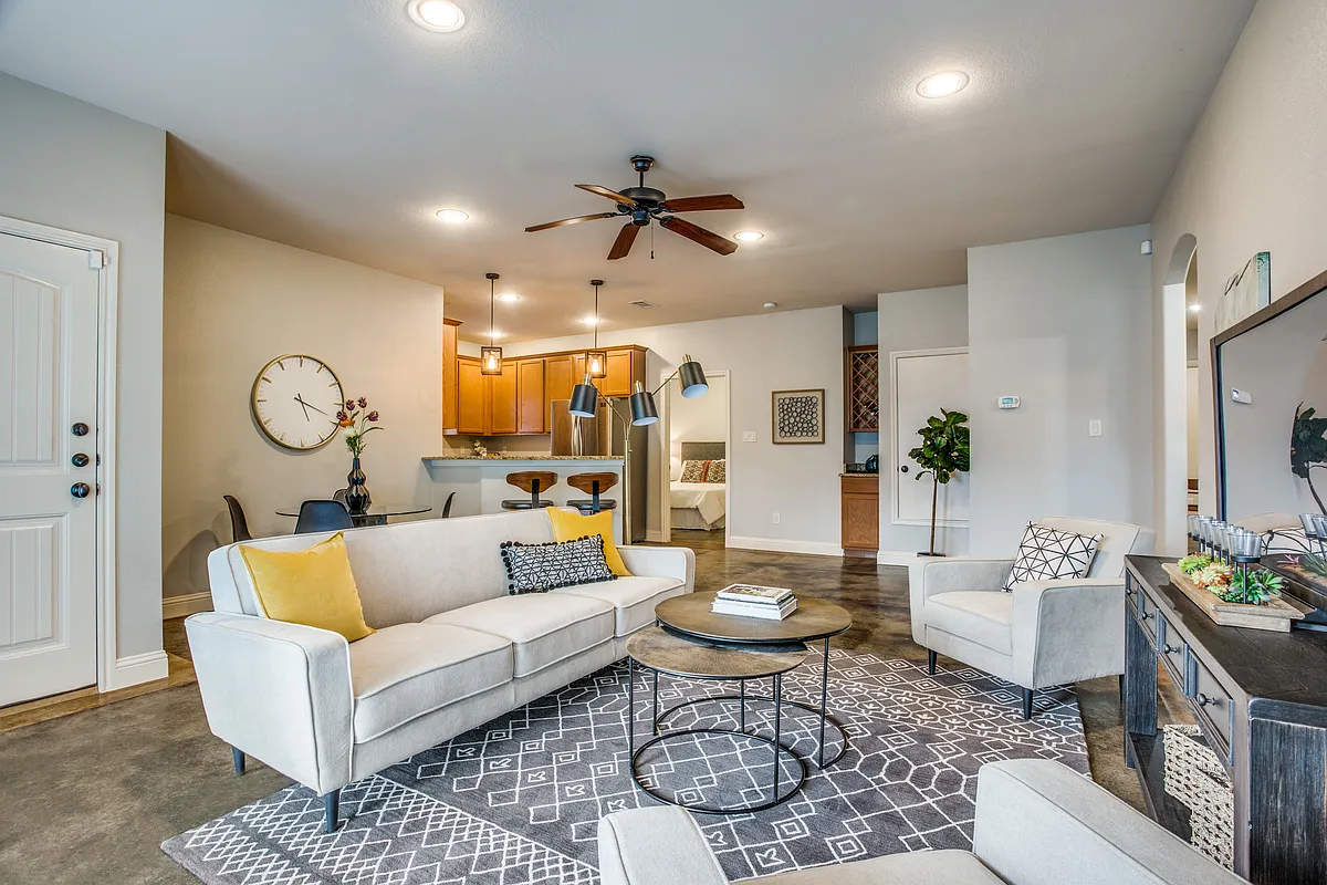Walking distance to TCU! Cute 4-bedroom home. Living room perfect for friends. - 3125 Waits Ave #101