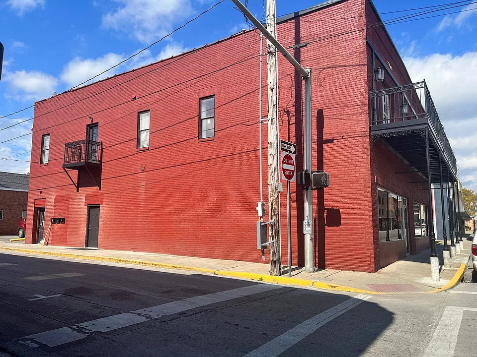 214 S Main St