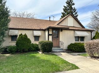 900 Singer Ave, Lemont, IL 60439