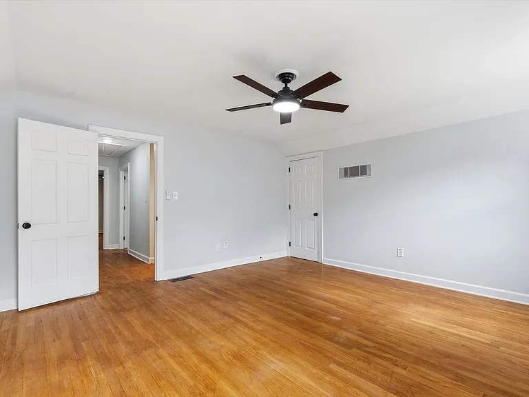 506 Shadow Ln — Photo 11