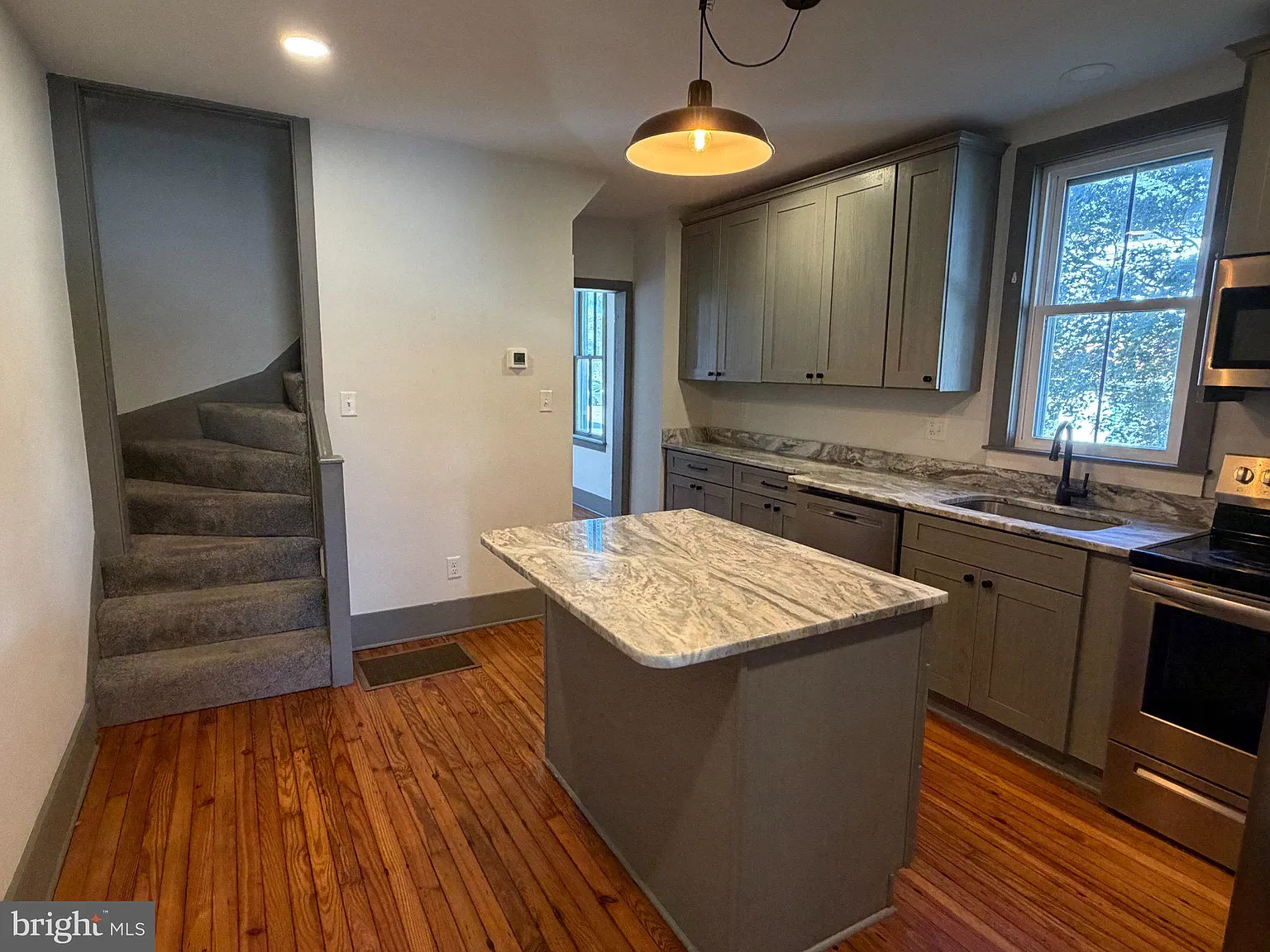 2 bed, 2.0 bath, 1460 sqft, $1,850 — Photo 3