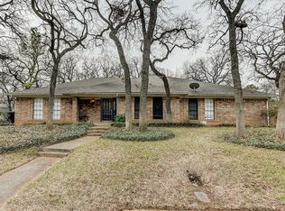 521 Stonehenge Dr, Hurst, TX 76054