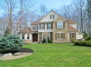 385 W Homestead Dr, Aurora, OH 44202
