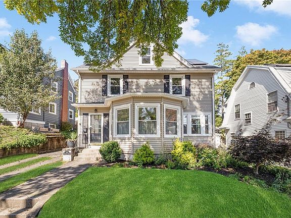 2nd image of 50 Woodbury St