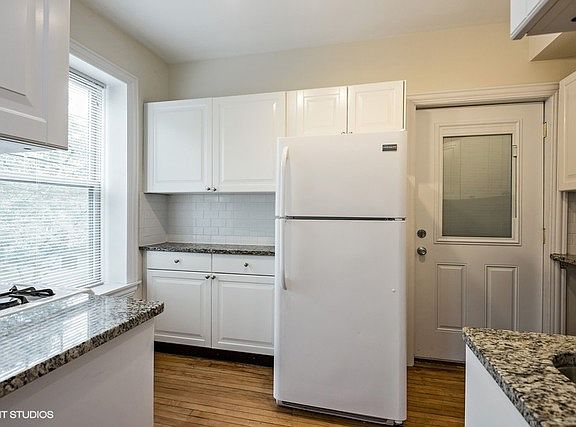 4th image of 551 Hinman Ave APT F1