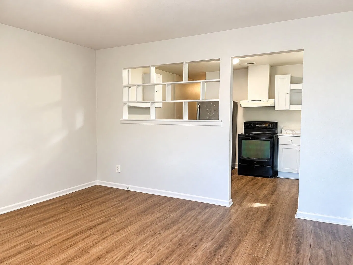 2 bed, 1.0 bath, 800 sqft, $995 — Photo 3
