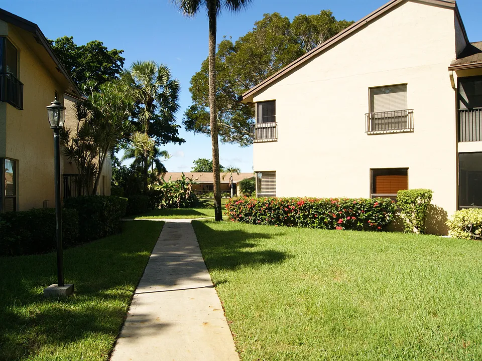 3781 Cocoplum Cir #3579