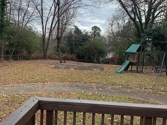 3rd image of 1521 Fort Hill Dr
