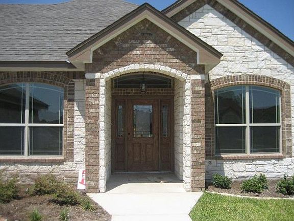 3rd image of 1523 Hazelnut Dr