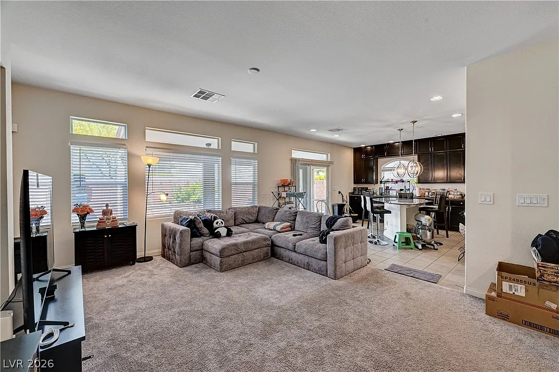 5 bed, 3.5 bath, 2751 sqft, $2,800 — Photo 3