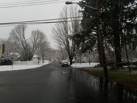 5th image of 16 Emerald Ln