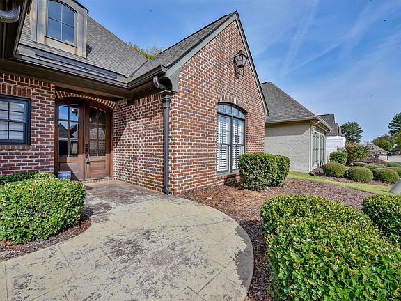 3rd image of 738 Cambridge Ln