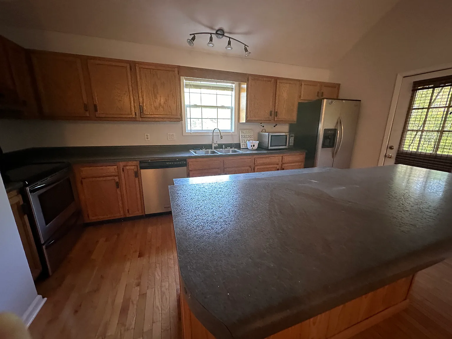 4 bed, 2267 sqft, $2,475 — Photo 2